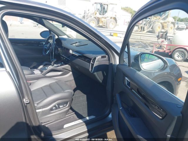 2019 PORSCHE CAYENNE WP1AA2AY6KDA13900 Photo 4