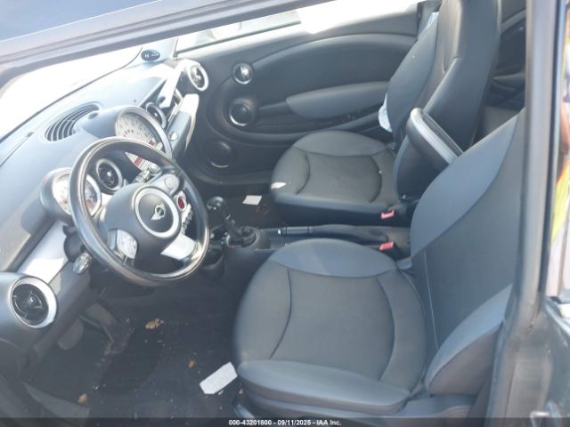 2010 MINI COOPER CLUBMAN WMWML3C53ATX37918 Photo 4