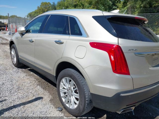 2017 CADILLAC XT5 1GYKNARS6HZ108483 Photo 2