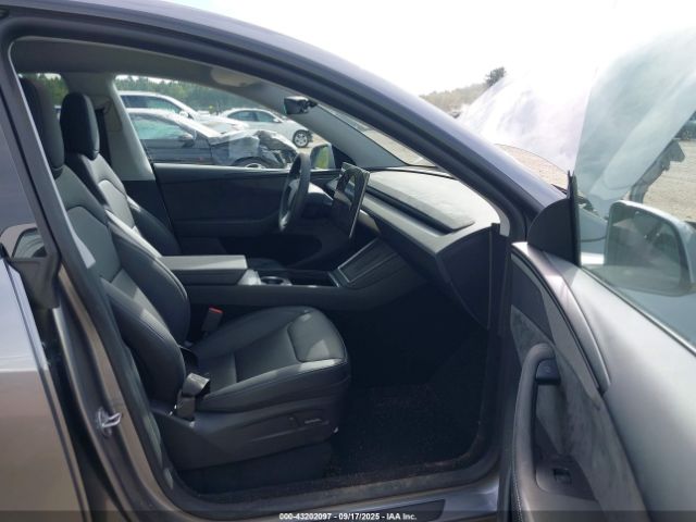 2026 TESLA MODEL Y 7SAYGDEE1TF326764 Photo 4