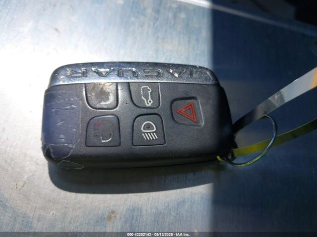 2018 JAGUAR F-PACE SADCJ2FX7JA328445 Photo 10