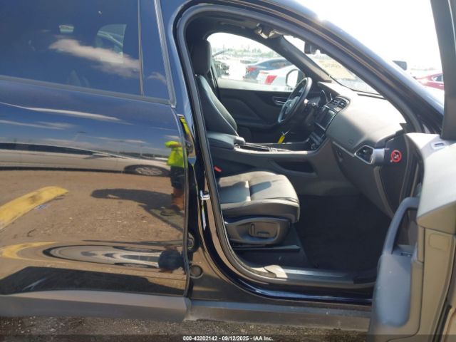 2018 JAGUAR F-PACE SADCJ2FX7JA328445 Photo 4