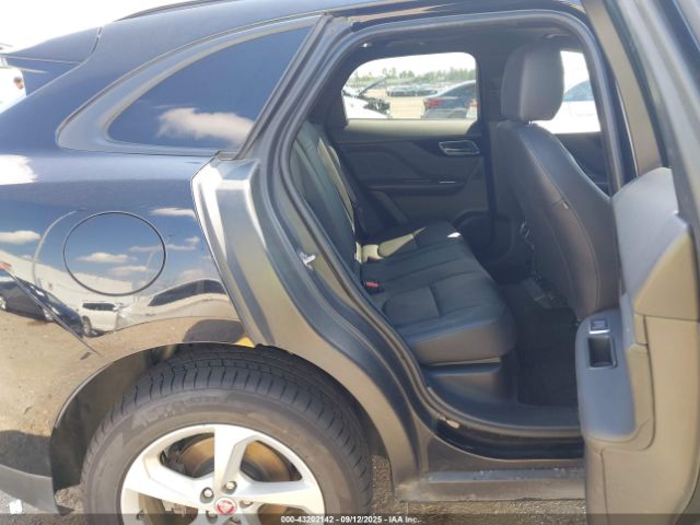 2018 JAGUAR F-PACE SADCJ2FX7JA328445 Photo 7