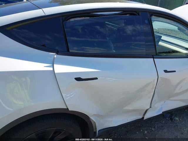 7SAYGDEE9PA033911 Tesla Model Y
