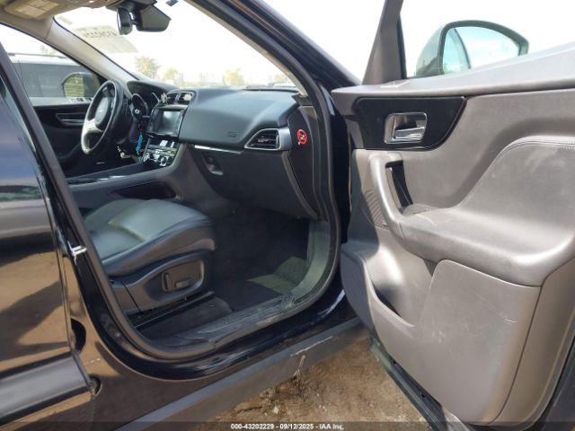 2017 JAGUAR F-PACE SADCJ2BV9HA091679 Photo 4
