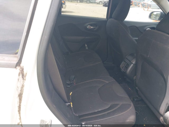1C4PJMCB0GW187117 Jeep Cherokee