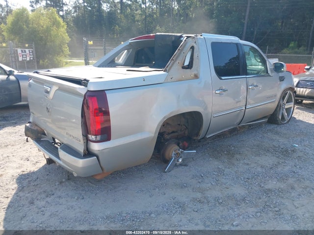 2010 CADILLAC ESCALADE EXT 3GYVKMEF0AG208326 Photo 3