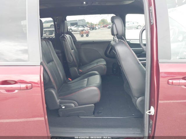 2C4RDGEG5JR324434 Dodge Grand Caravan