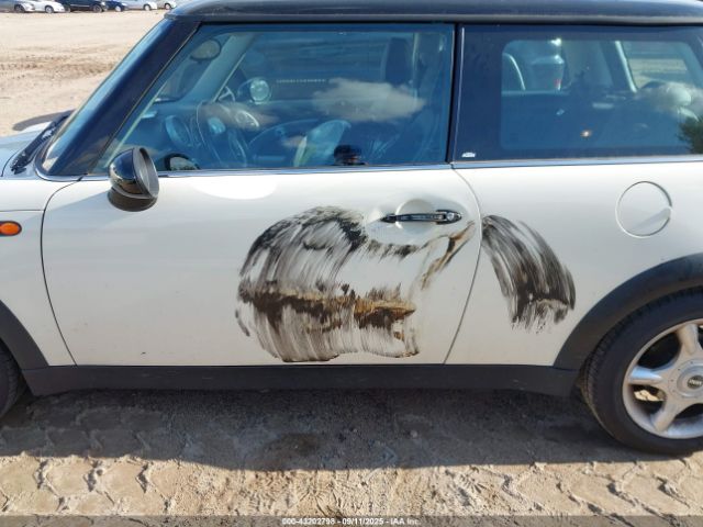 2006 MINI COOPER WMWRC33556TK68182 Photo 5