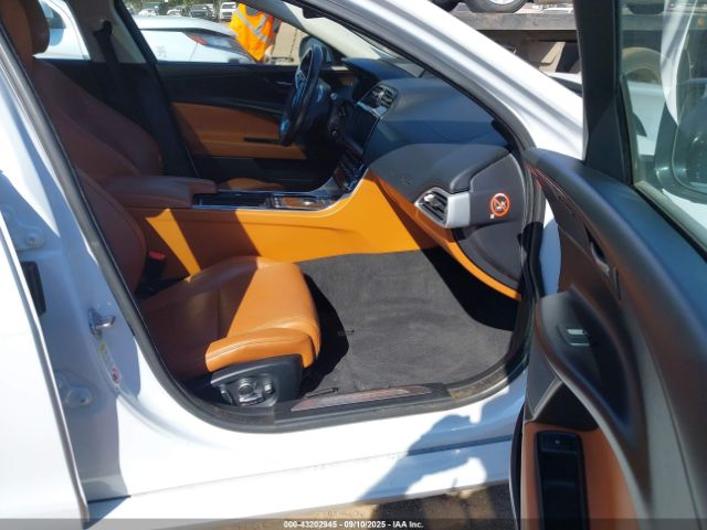 2018 JAGUAR XE SAJAH4EV2JCP17669 Photo 4