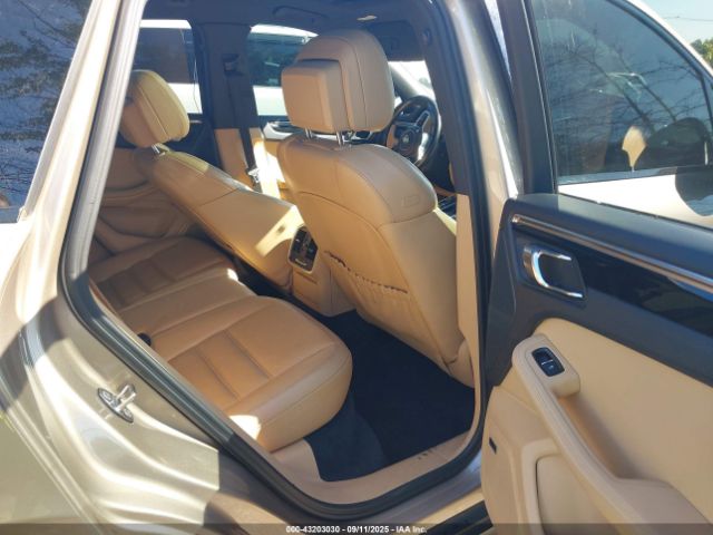 2017 PORSCHE MACAN WP1AB2A55HLB10703 Photo 7