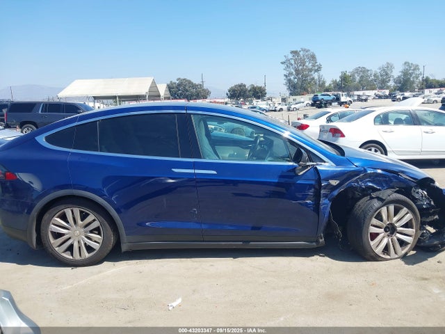 Tesla Model X 75d/p100d/p90d 2016 5YJXCBE41GF017897 Image 12