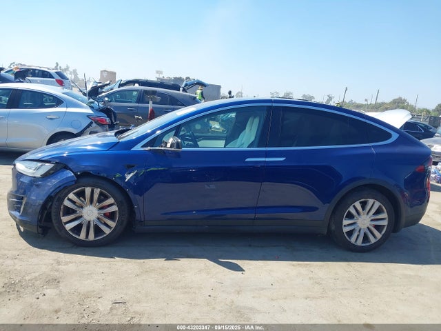 Tesla Model X 75d/p100d/p90d 2016 5YJXCBE41GF017897 Image 13