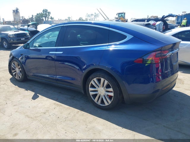 Tesla Model X 75d/p100d/p90d 2016 5YJXCBE41GF017897 Image 3