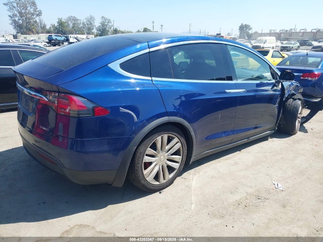 Tesla Model X 75d/p100d/p90d 2016 5YJXCBE41GF017897 Image 4
