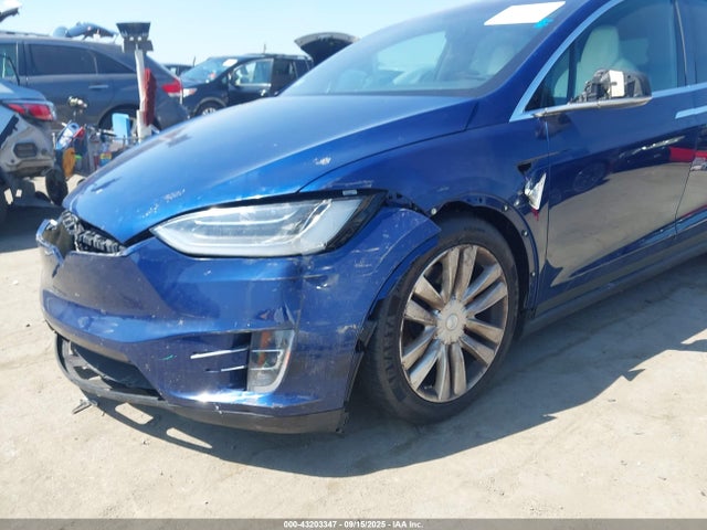 Tesla Model X 75d/p100d/p90d 2016 5YJXCBE41GF017897 Image 6