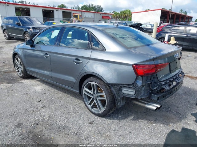 2018 AUDI A3 WAUAUGFF1J1023700 Photo 2