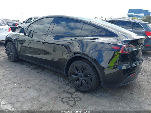2024 TESLA MODEL Y 7SAYGDED1RF122837 Photo 2