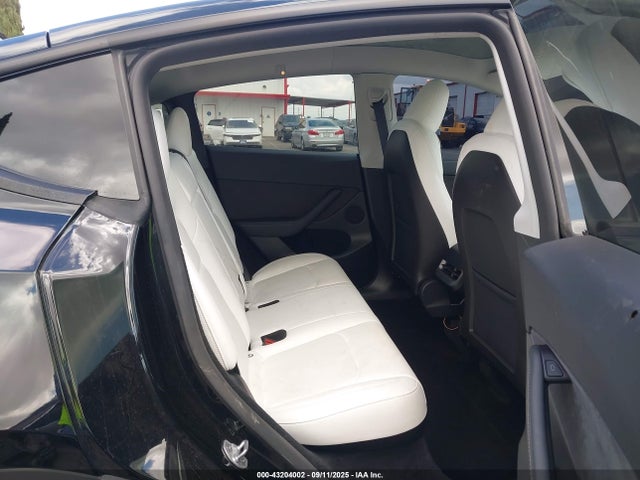 2024 TESLA MODEL Y 7SAYGDED1RF122837 Photo 7