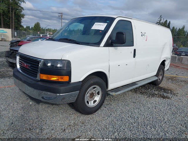 GMC l20 2015 1GTW7FCF8F1278219 Image 2