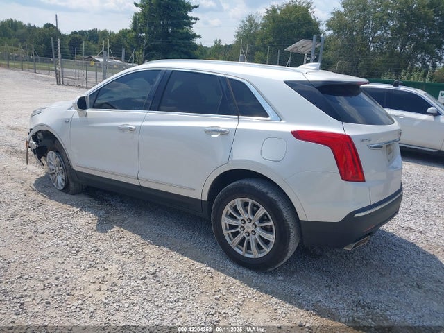 2017 CADILLAC XT5 1GYKNARS1HZ254810 Photo 2