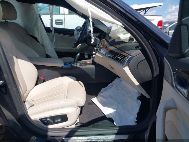 WBAJA9C54KB253985 BMW 530e