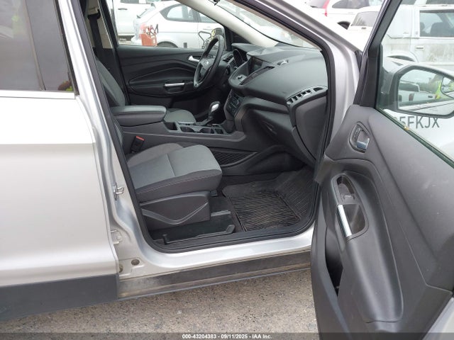 1FMCU9GD5KUB28885 Ford Escape