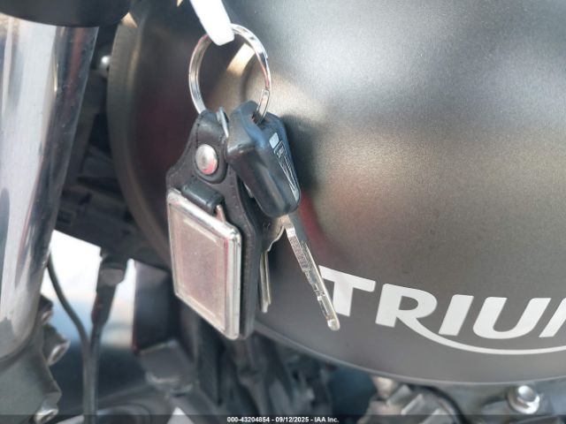 2022 TRIUMPH MOTORCYCLE STREET TWIN SMTD31G71NTAF2745 Photo 10