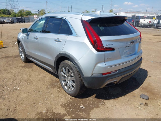 2021 CADILLAC XT4 1GYFZDR45MF011182 Photo 2