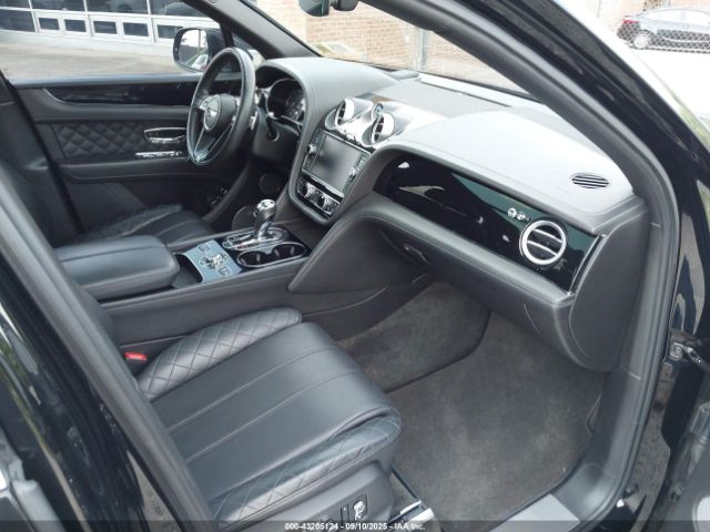2017 BENTLEY BENTAYGA SJAAC2ZV1HC013275 Photo 4