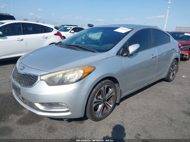 KIA 2014 2014 KNAFZ4A80E5082685 Image 2