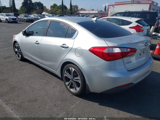 KIA 2014 2014 KNAFZ4A80E5082685 Image 3