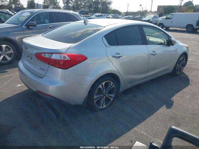 KIA 2014 2014 KNAFZ4A80E5082685 Image 4