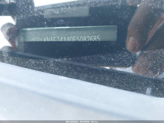 KIA 2014 2014 KNAFZ4A80E5082685 Image 9