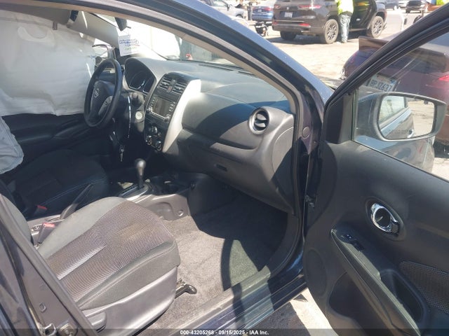 3N1CN7AP9HL860953 Nissan 2017