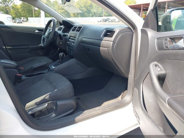 3VW2K7AJ2EM329545 Volkswagen Jetta