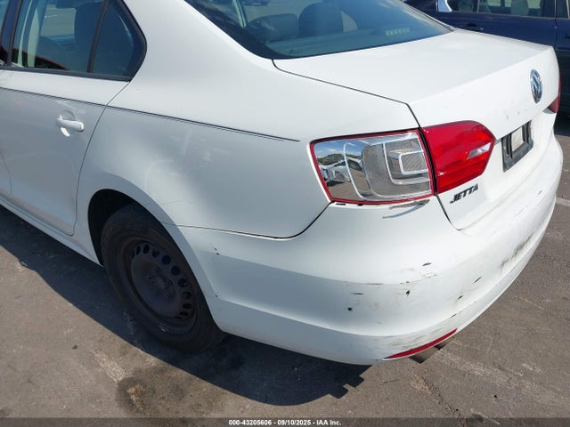 3VW2K7AJ2EM329545 Volkswagen Jetta