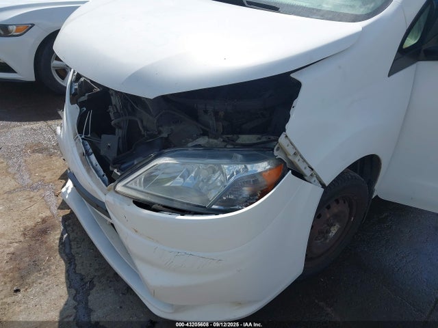 Nissan 2015 2015 3N6CM0KN0FK733609 Image 17