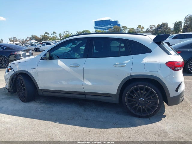 Продаж на аукціоні авто 2021 Mercedes-benz Amg Gla 35 4matic, vin: W1N4N5BBXMJ252202, номер лоту: 43205647