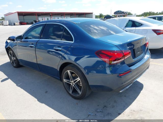 2022 MERCEDES-BENZ A 220 W1K3G4EB0NJ365120 Photo 2