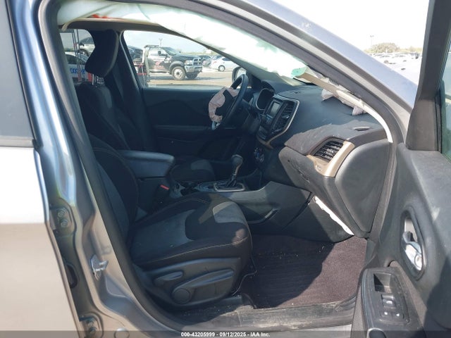 1C4PJLAB5GW258051 Jeep 2016
