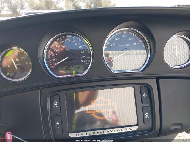 2015 HARLEY-DAVIDSON FLHTCUTG 1HD1MAL1XFB852158 Photo 6