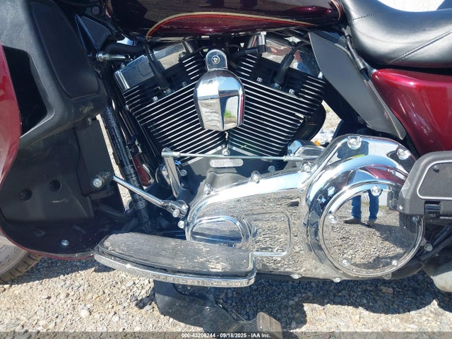 2015 HARLEY-DAVIDSON FLHTCUTG 1HD1MAL1XFB852158 Photo 8