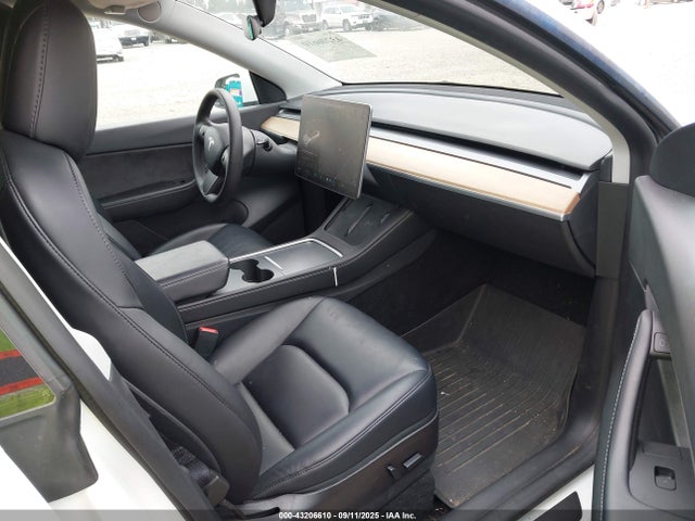 2021 TESLA MODEL Y 5YJYGDEE8MF241287 Photo 4