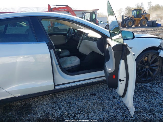 2014 TESLA MODEL S 5YJSA1H17EFP39786 Photo 4