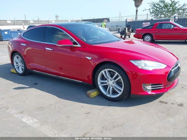 2015 TESLA MODEL S 5YJSA1H29FFP70855 Photo 0