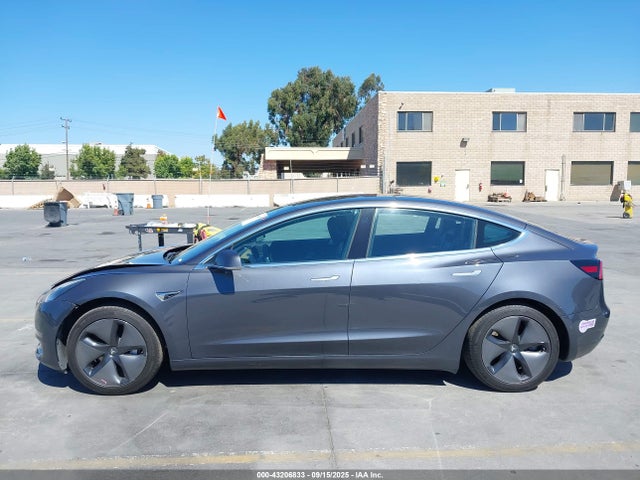 5YJ3E1EB1JF183216 Tesla MODEL 3