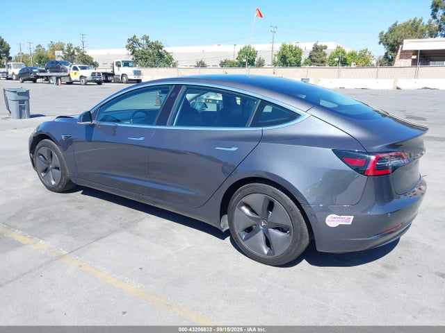 2018 TESLA MODEL 3 5YJ3E1EB1JF183216 Photo 2