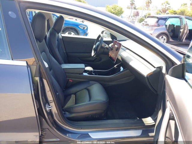 2018 TESLA MODEL 3 5YJ3E1EB1JF183216 Photo 4