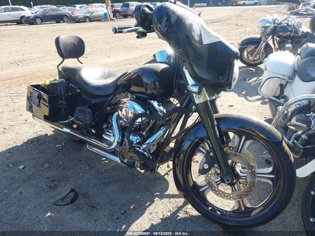 2010 HARLEY-DAVIDSON FLHX 1HD1KB411AB660162